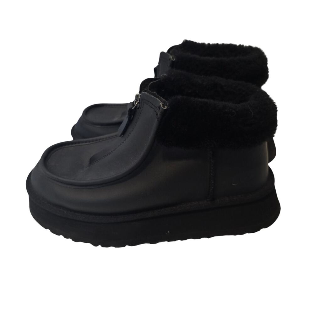 UGG Funkette Boot‎ Ultra Matte Black Sheepskin Platform Ankle Boots Size 8 - Picture 2 of 7